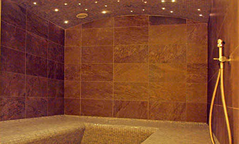 Hammam jacuzzi douche espace détente salon de massage duo à quatre mains esthéticienne spa le monde intérieur annecy maud armand