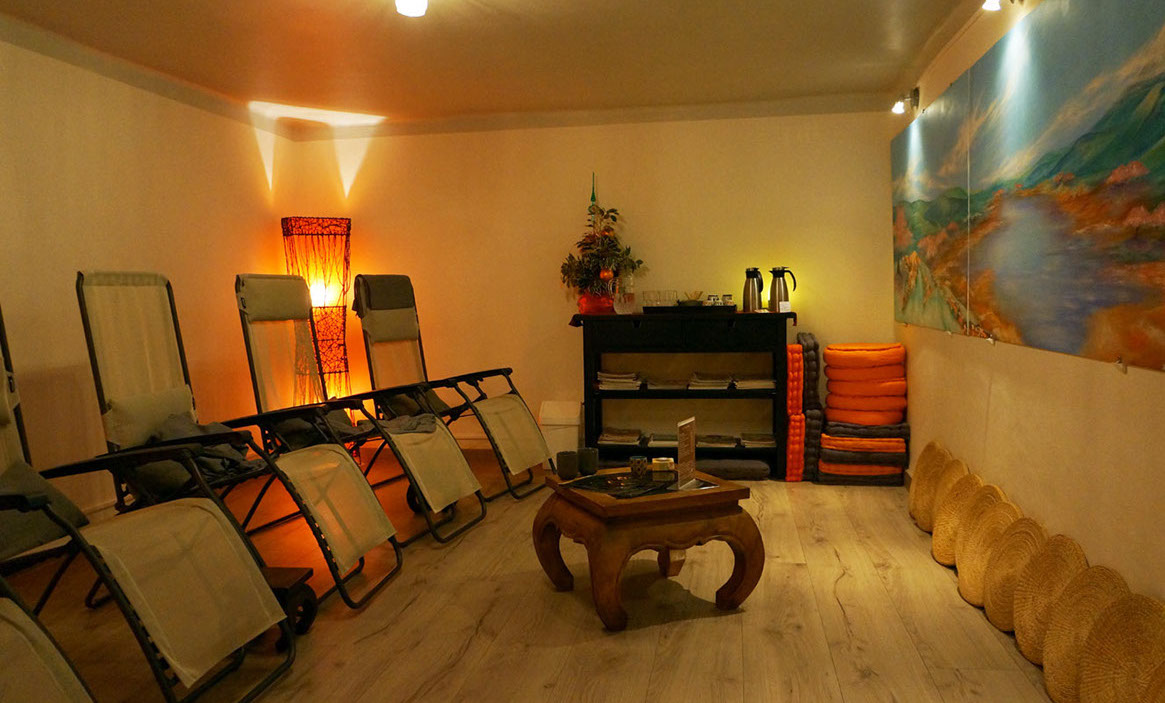 espace détente Spa le Monde Intérieur Annecy le spa le monde intérieur à Annecy Seynod dispose d'un hammam un jacuzzi et un espace détente pour massage bien être et soin de la peau maud