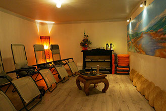 le spa le monde intérieur à Annecy Seynod dispose d'un hammam un jacuzzi et un espace détente pour massage bien être et soin de la peau maud 