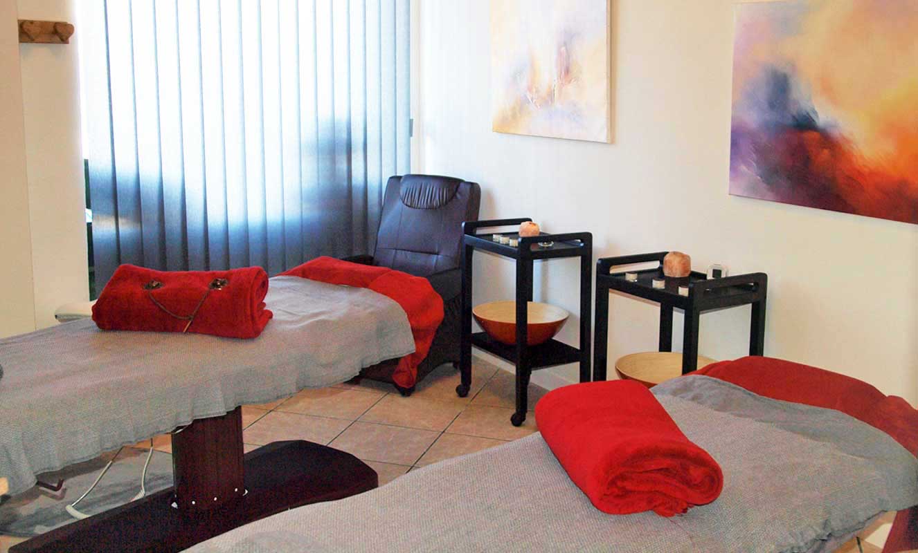 Salon de Massage duo Annecy hammam jacuzzi Soins du corps et du visage prestation esthétique épilation femme et homme maquillage mariage spa le monde intérieur annecy maud armand